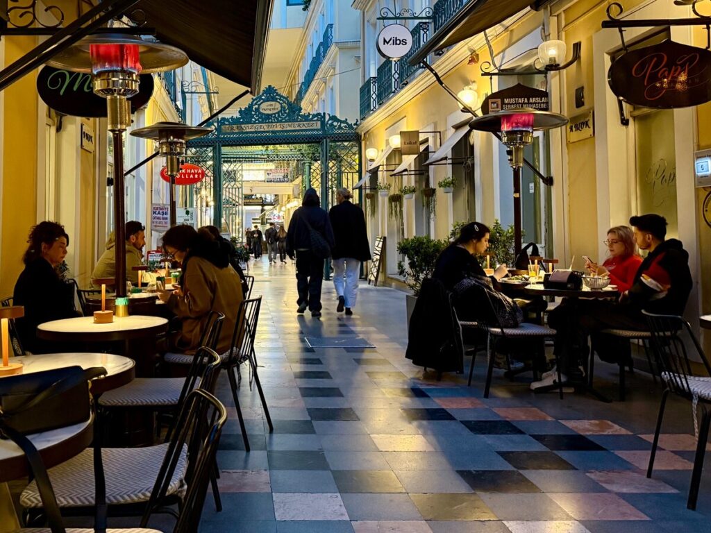 Girando per Karaköy