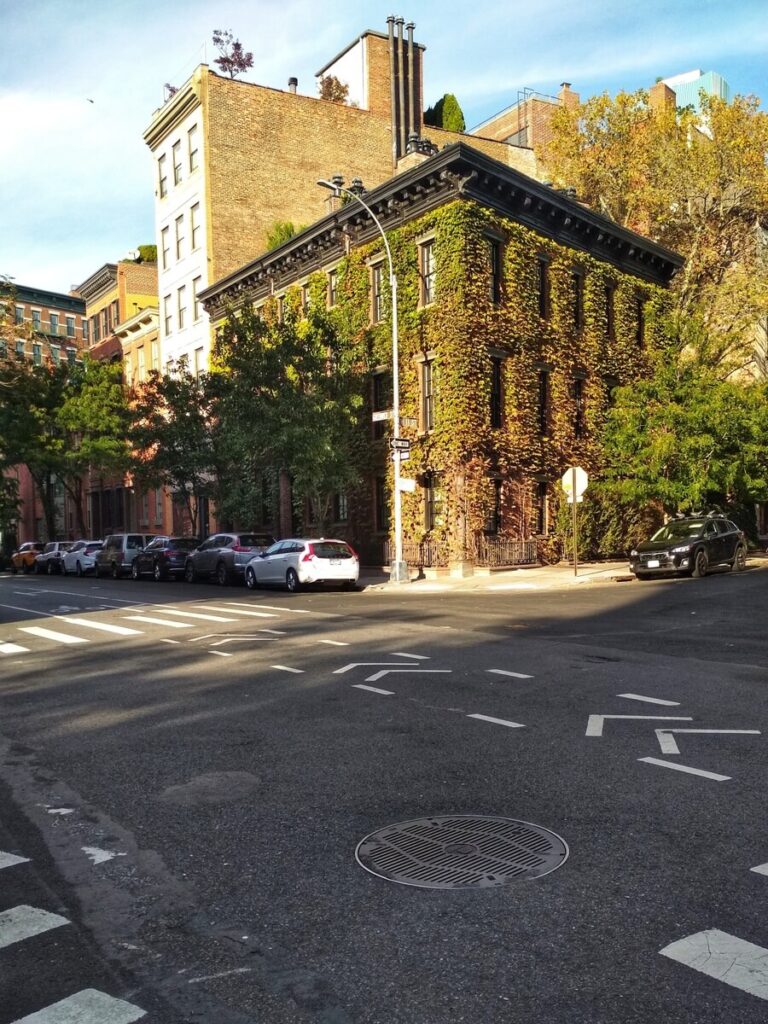 Una bella casa nelle vie alberate di Greenwich Village // © Aspasia, https://www.girandoperilmondo.it