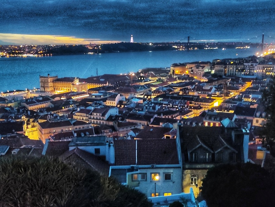 Lisbona di notte
