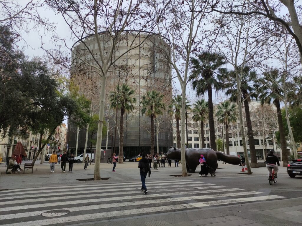 Il "Gatto" di Fernando Bottero, ritrovo comune nel Raval