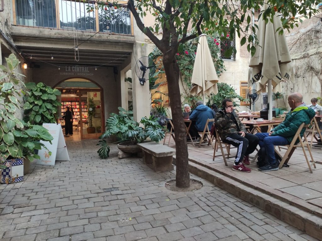 Il giardino nascosto della Libreria "La Central"