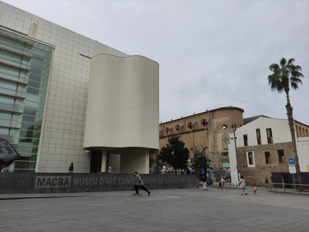 Il Museo di arte contamporanea di Barcellona si trova nel quartiere del Raval