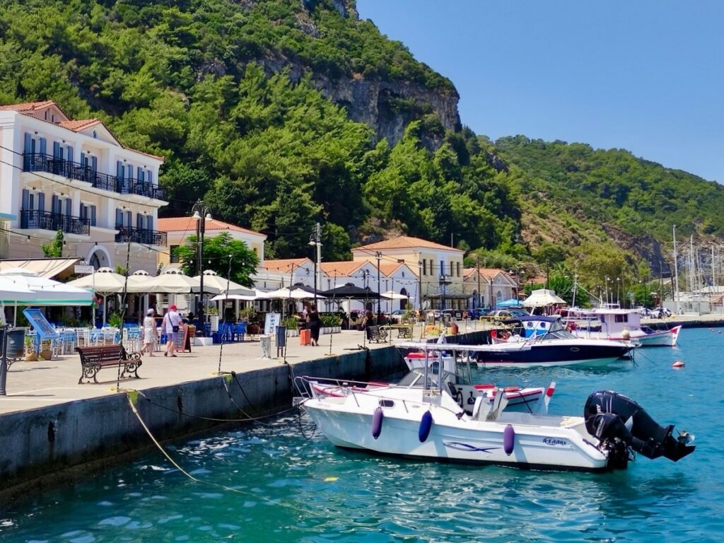 Il porto di Karlovassi Nuova