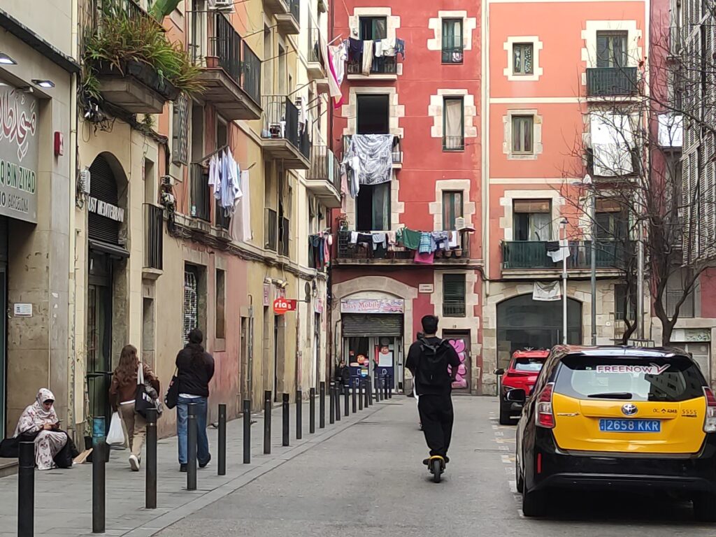 Nel quartiere di Raval convivono molte nazionalità diverse