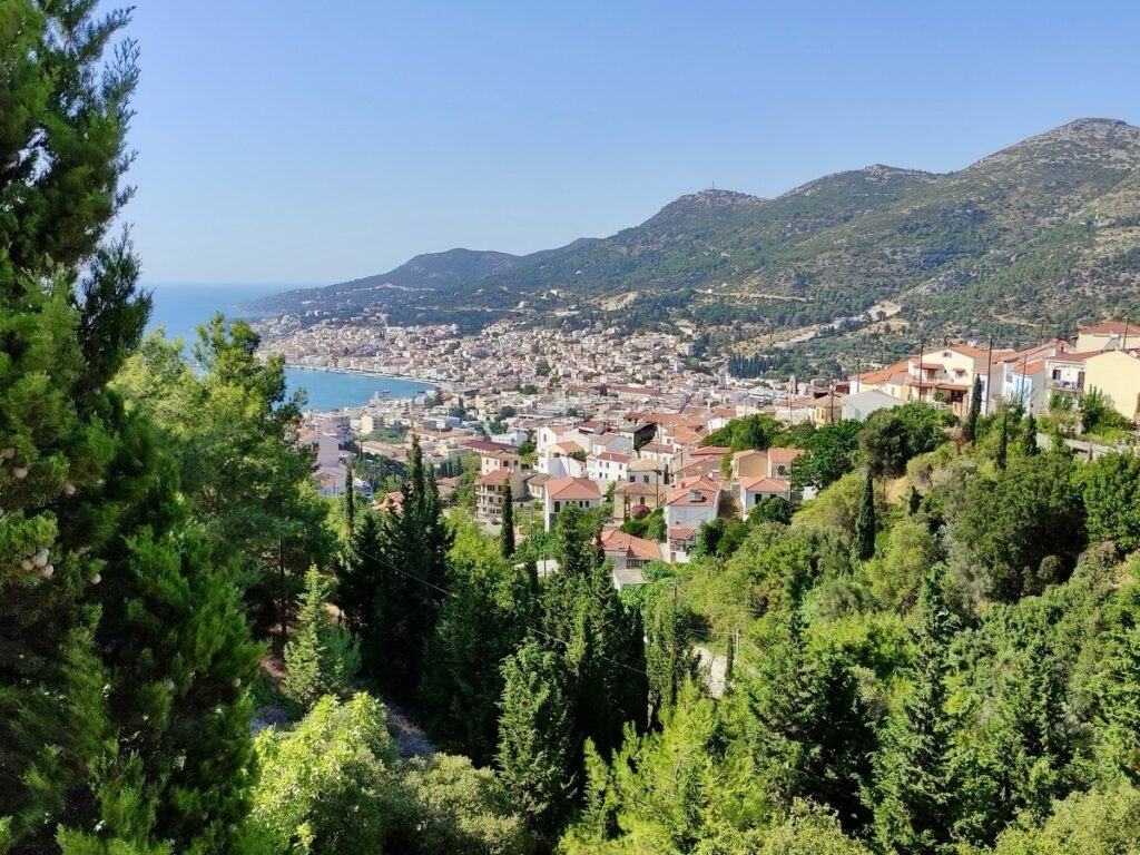 La cittadina di Vathi dall'alto