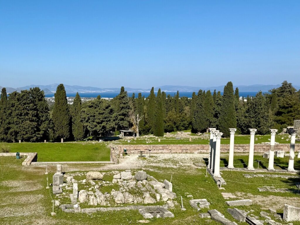 Asklepieion, l’antico centro di cura dove insegnava il padre della medicina, Ippocrate.