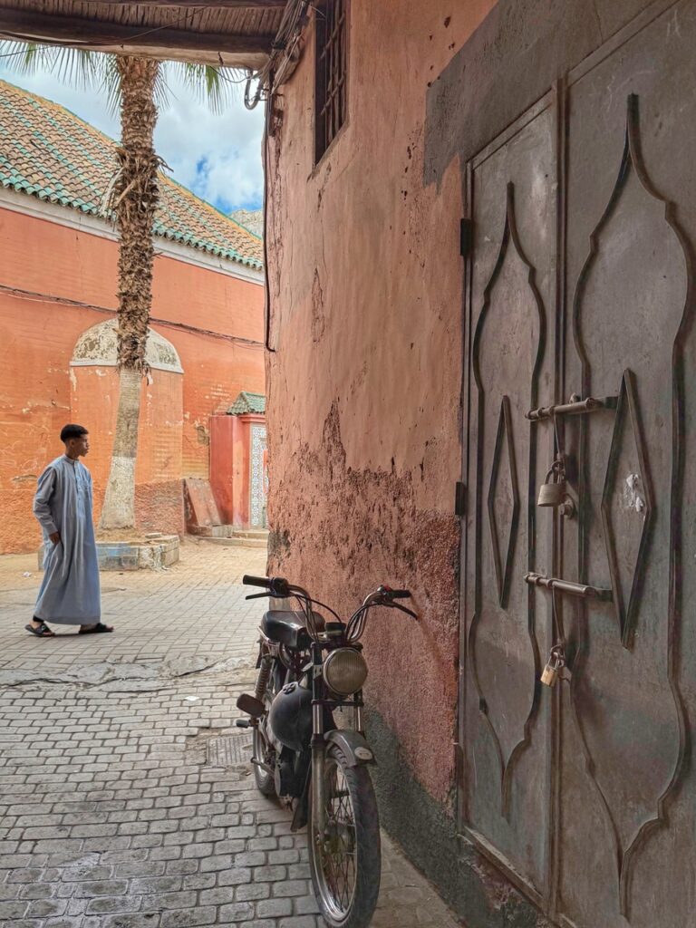 La Medina di Marrakech è un labirinto di stradine tortuose dove vale la pena perderti per scoprire il vero fascino della "Città Rossa".